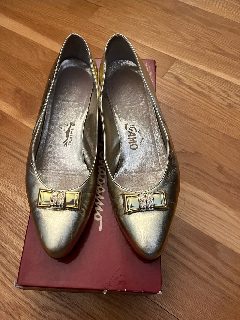 Salvatore Ferragamo party shoes gold leather Pointed Toe with crystal Bow